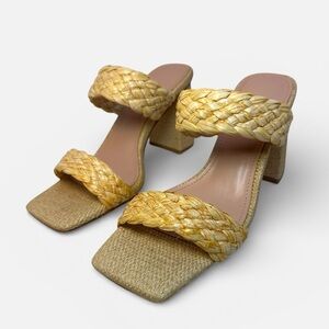 Woven Rattan Strap Sandals Heels Tan Resort Wear Beachy Size 7